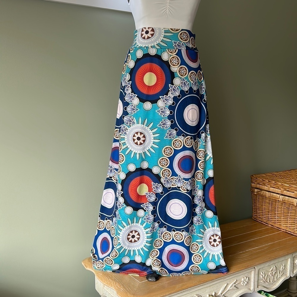 Sz small maxi skirt euc retro circle pattern with medallions and lotus flowers